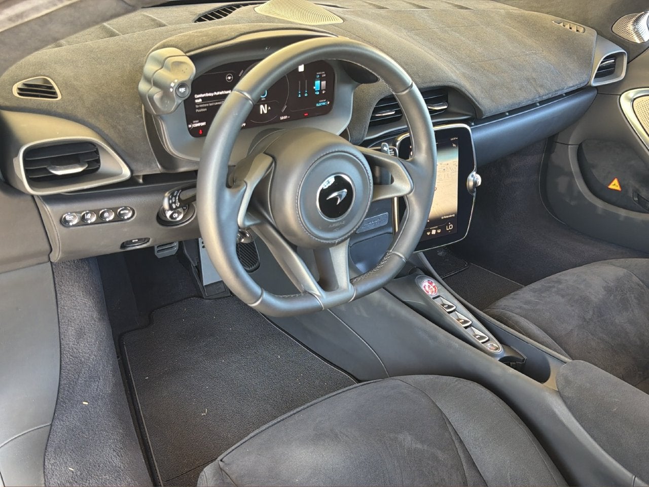 2023 McLaren Artura Base