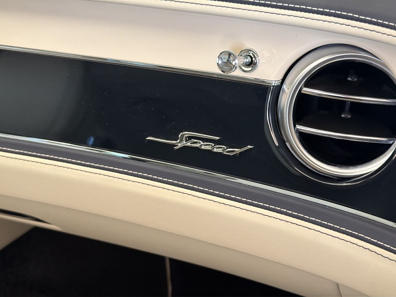 2025 Bentley Flying Spur Base