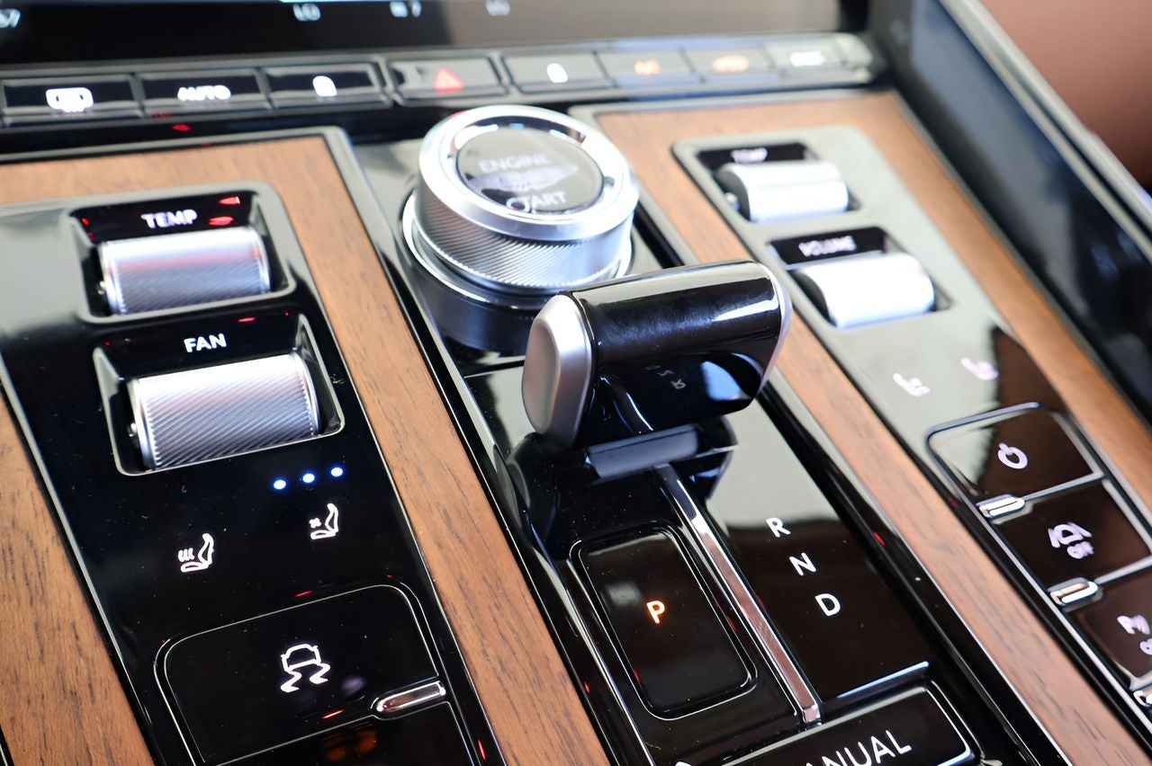 2024 Aston Martin DB12 Volante