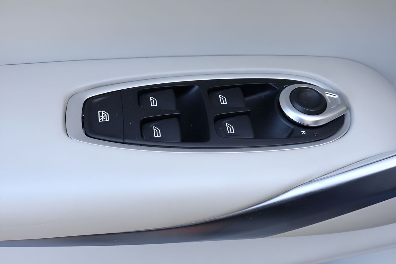 2025 Aston Martin DBX 707