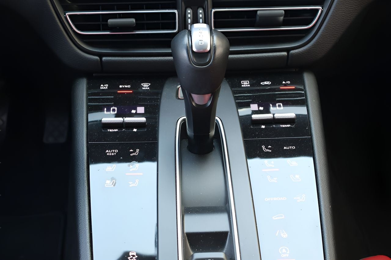 2024 Porsche Macan T