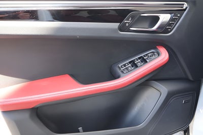 2024 Porsche Macan T