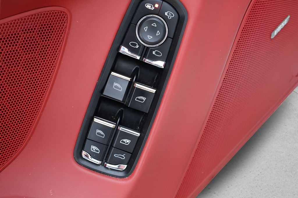 2016 Porsche Panamera 2