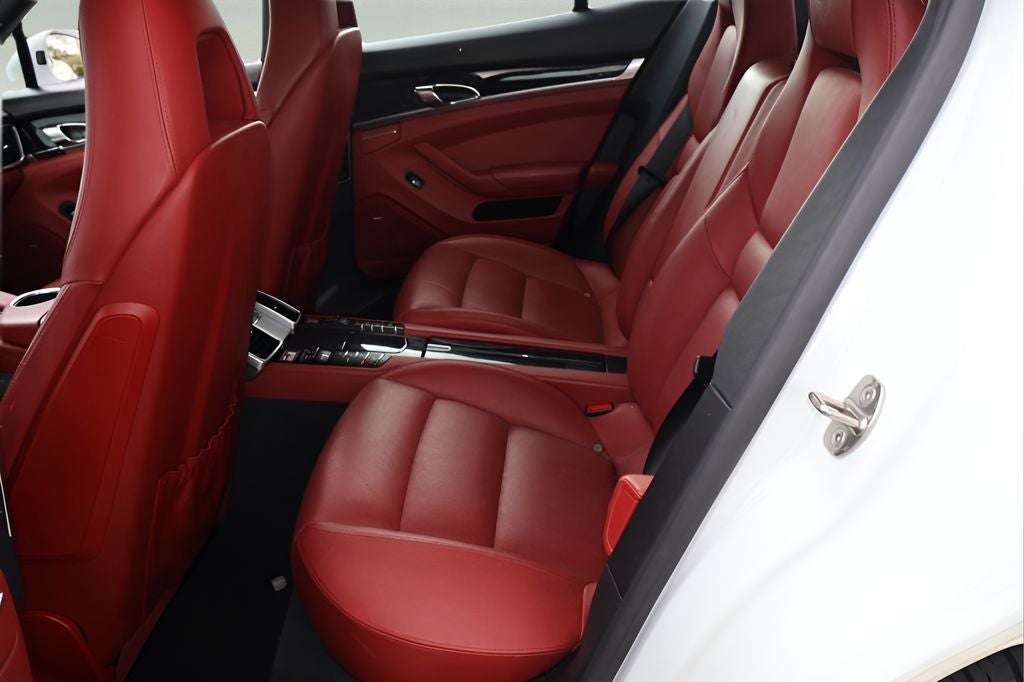 2016 Porsche Panamera 2