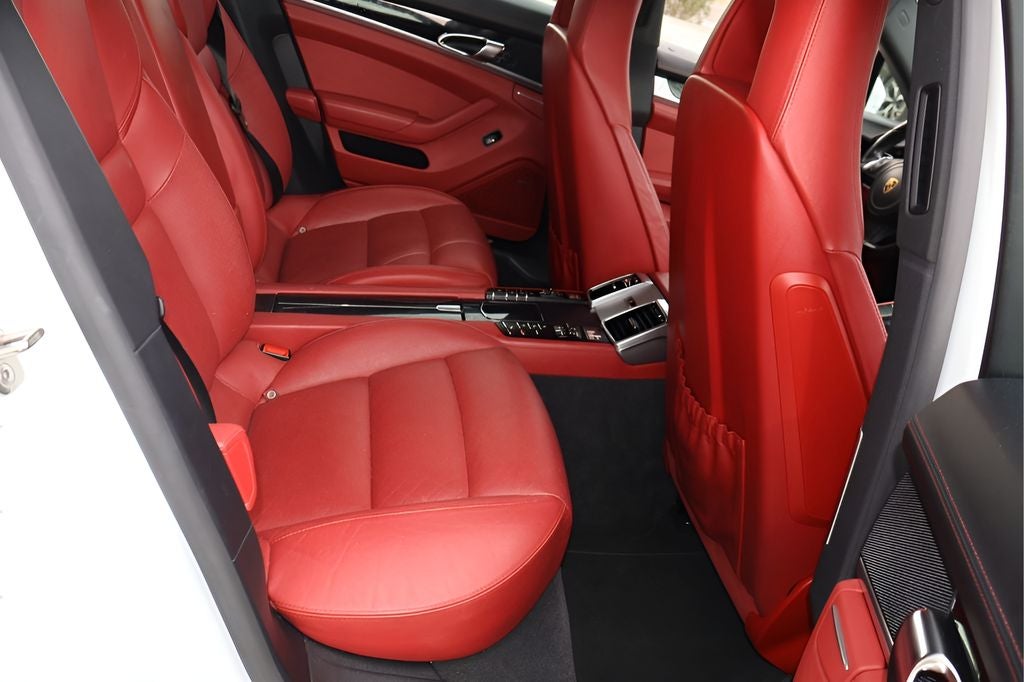 2016 Porsche Panamera 2