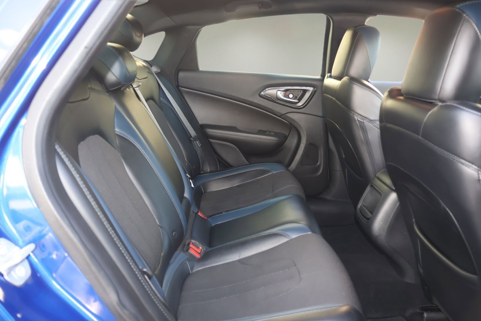 2016 Chrysler 200 S