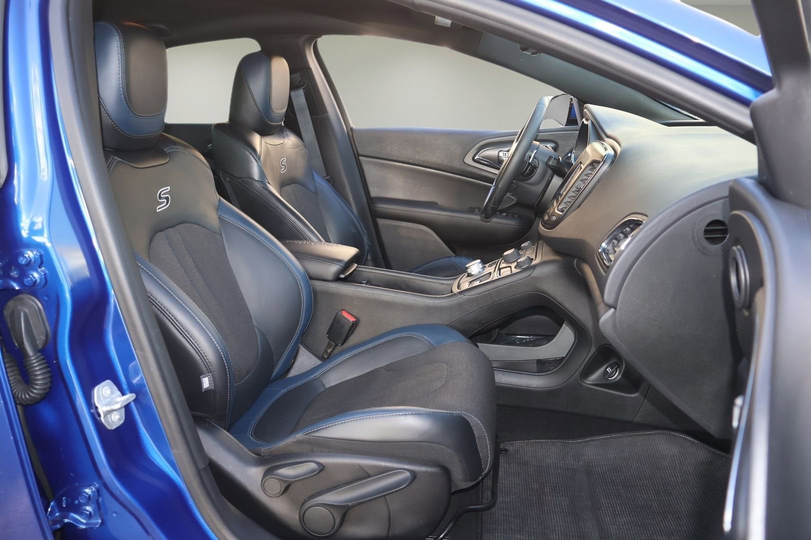 2016 Chrysler 200 S