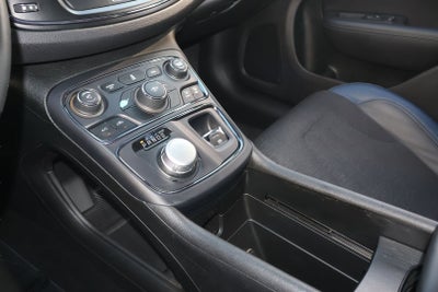 2016 Chrysler 200 S