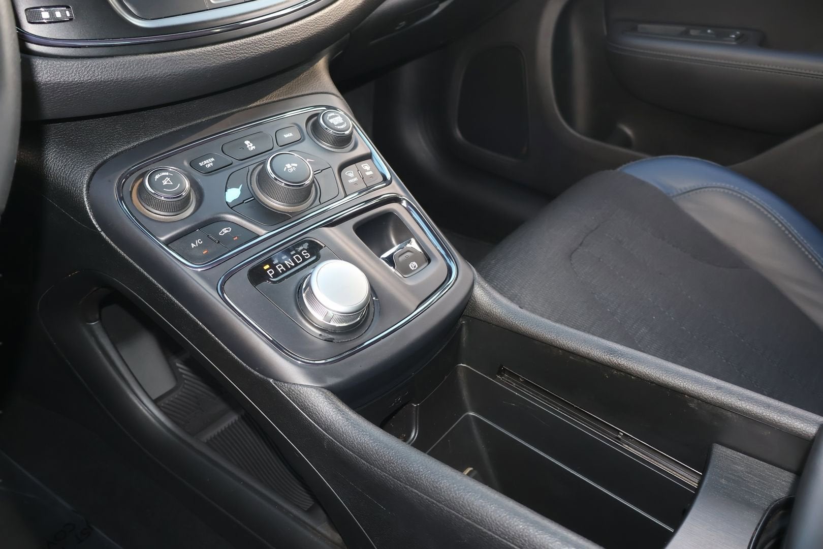 2016 Chrysler 200 S