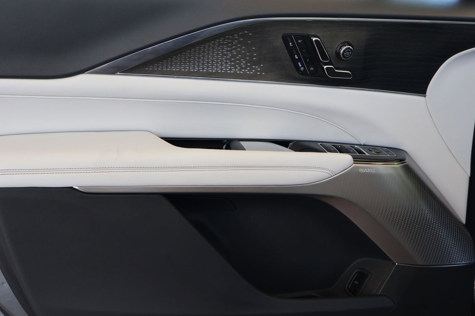 2023 Cadillac LYRIQ Luxury