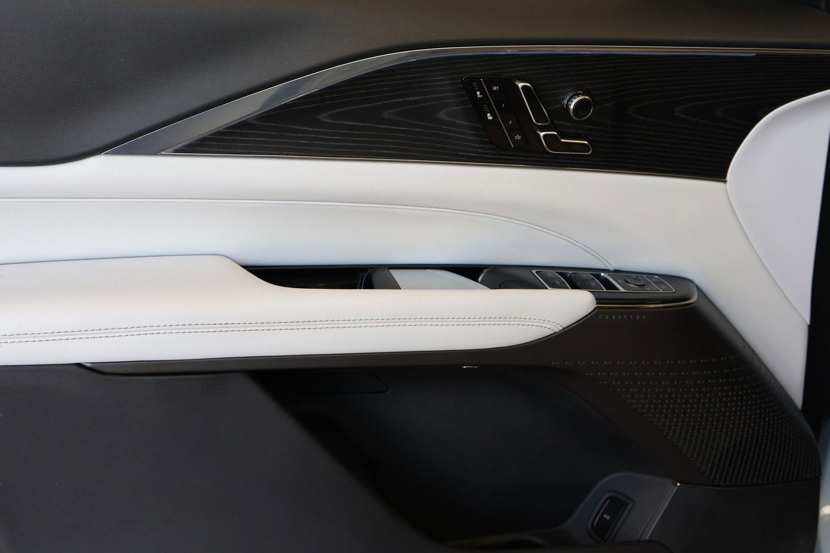 2024 Cadillac LYRIQ Sport 1