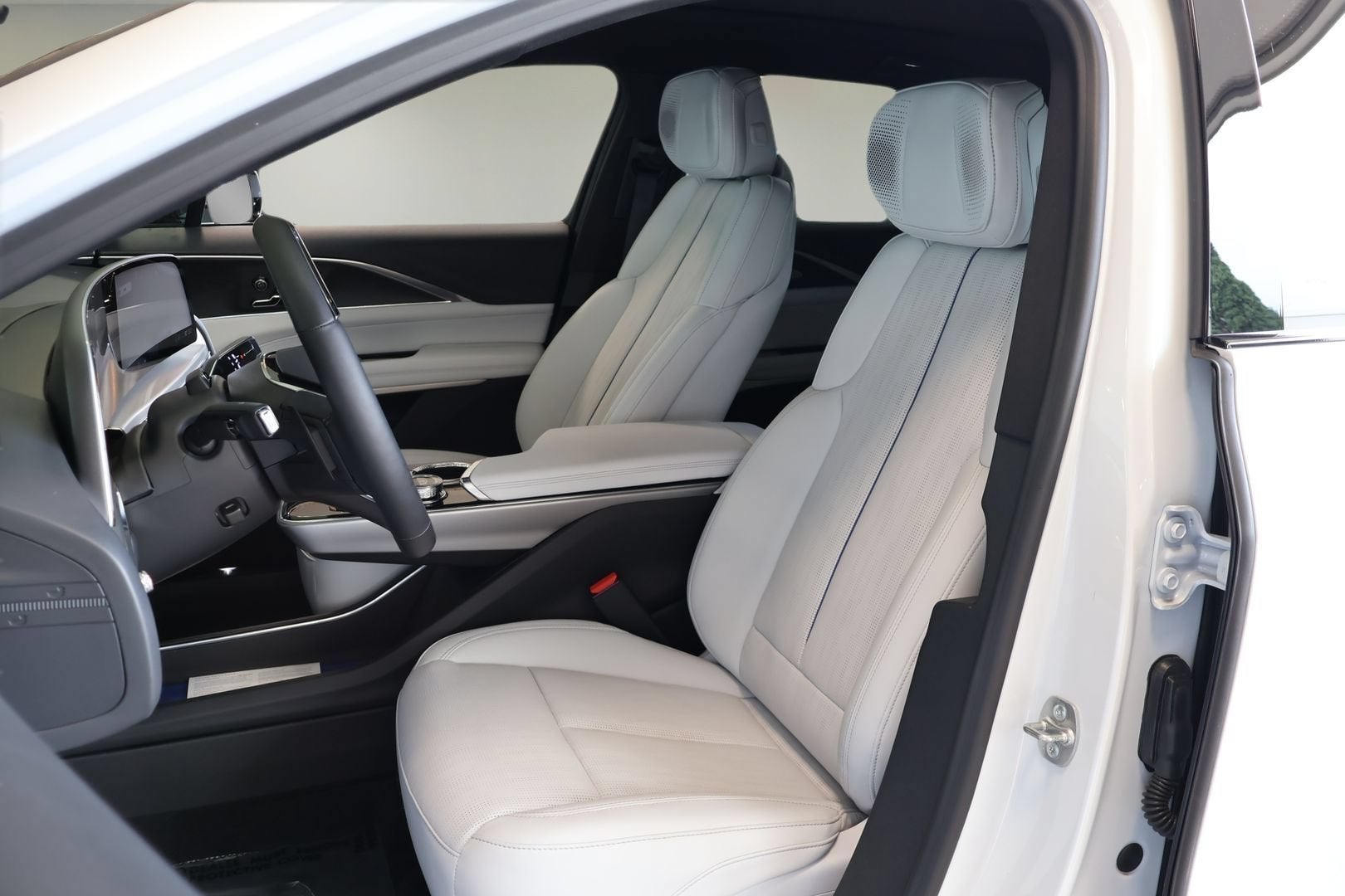 2024 Cadillac LYRIQ Sport 2