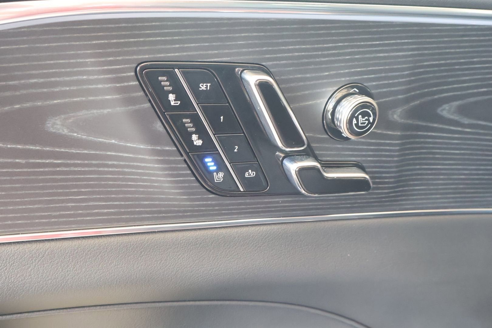 2024 Cadillac LYRIQ Sport 2