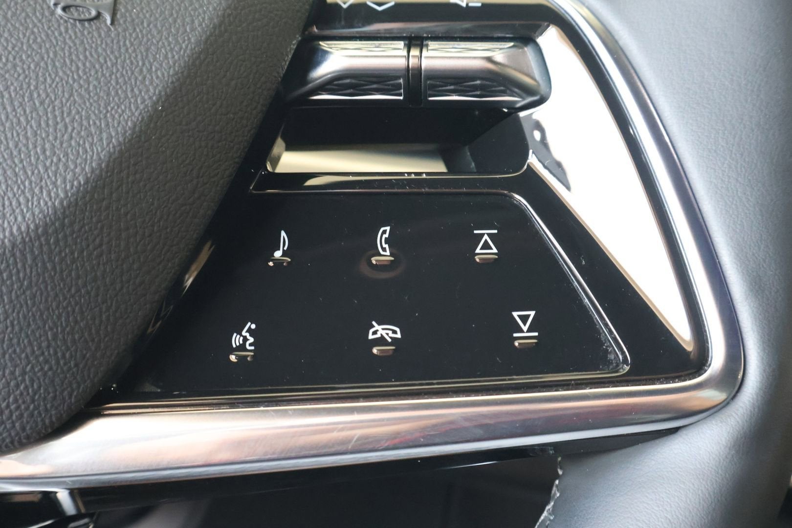 2024 Cadillac LYRIQ Sport 2