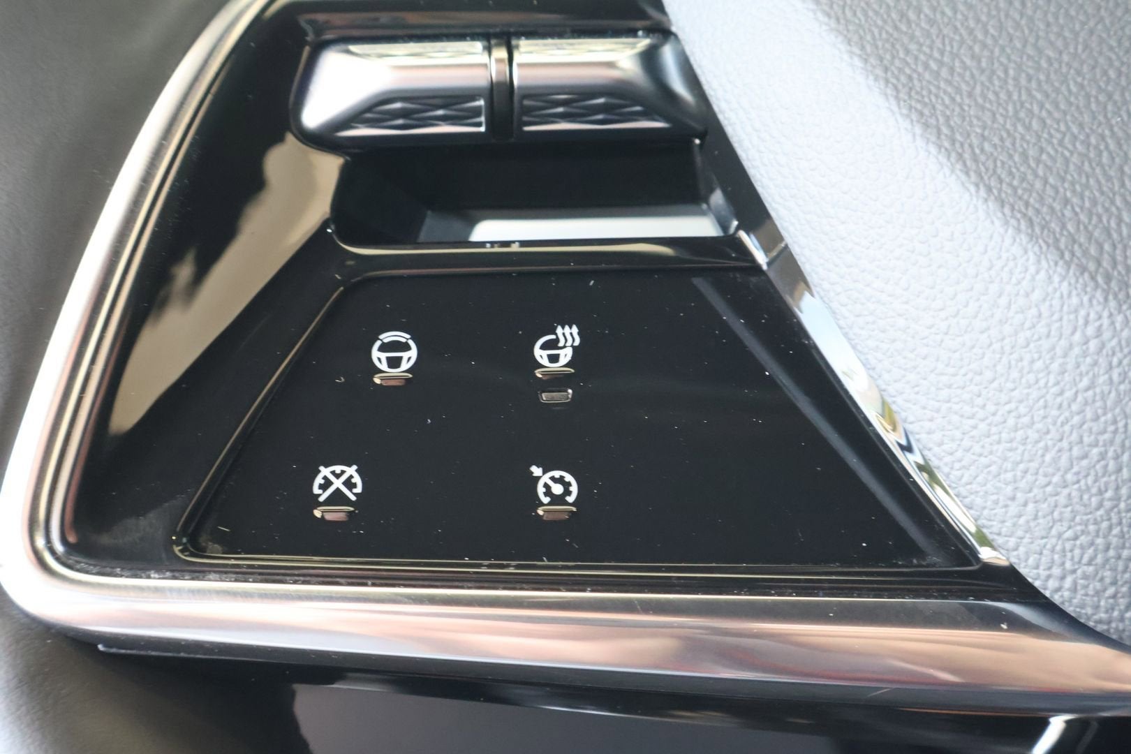 2024 Cadillac LYRIQ Sport 2