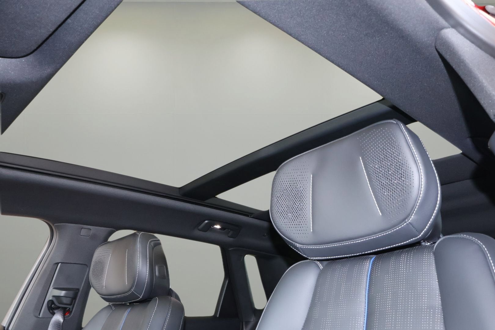 2024 Cadillac LYRIQ Sport 2