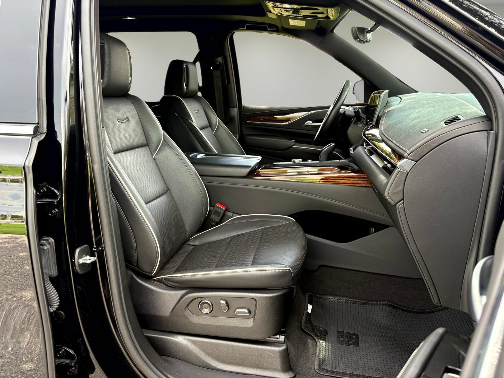 2023 Cadillac Escalade ESV 4WD Premium Luxury