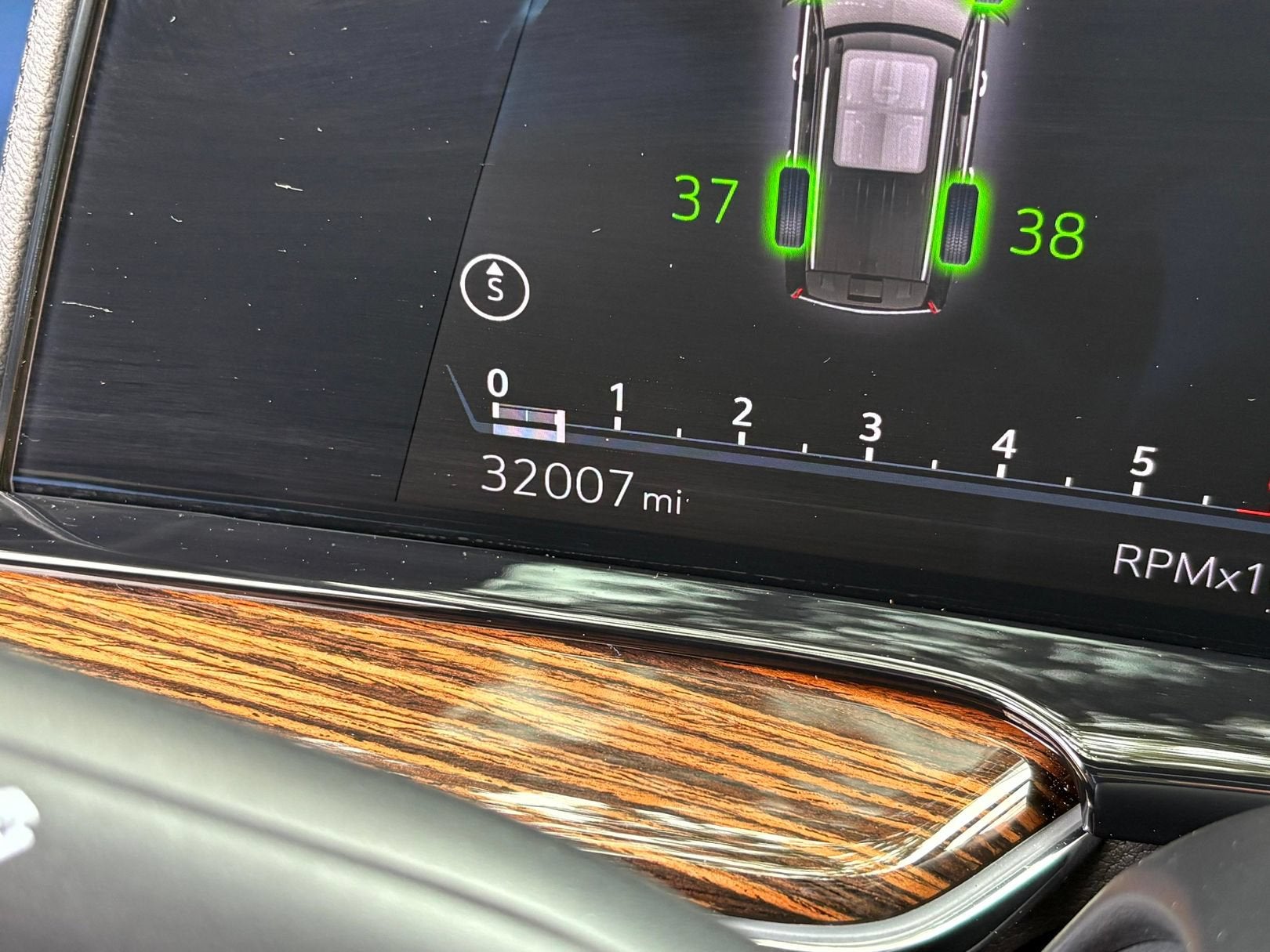 2023 Cadillac Escalade ESV 4WD Premium Luxury
