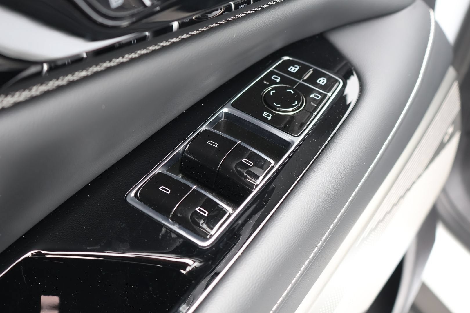 2025 Cadillac OPTIQ Luxury 2