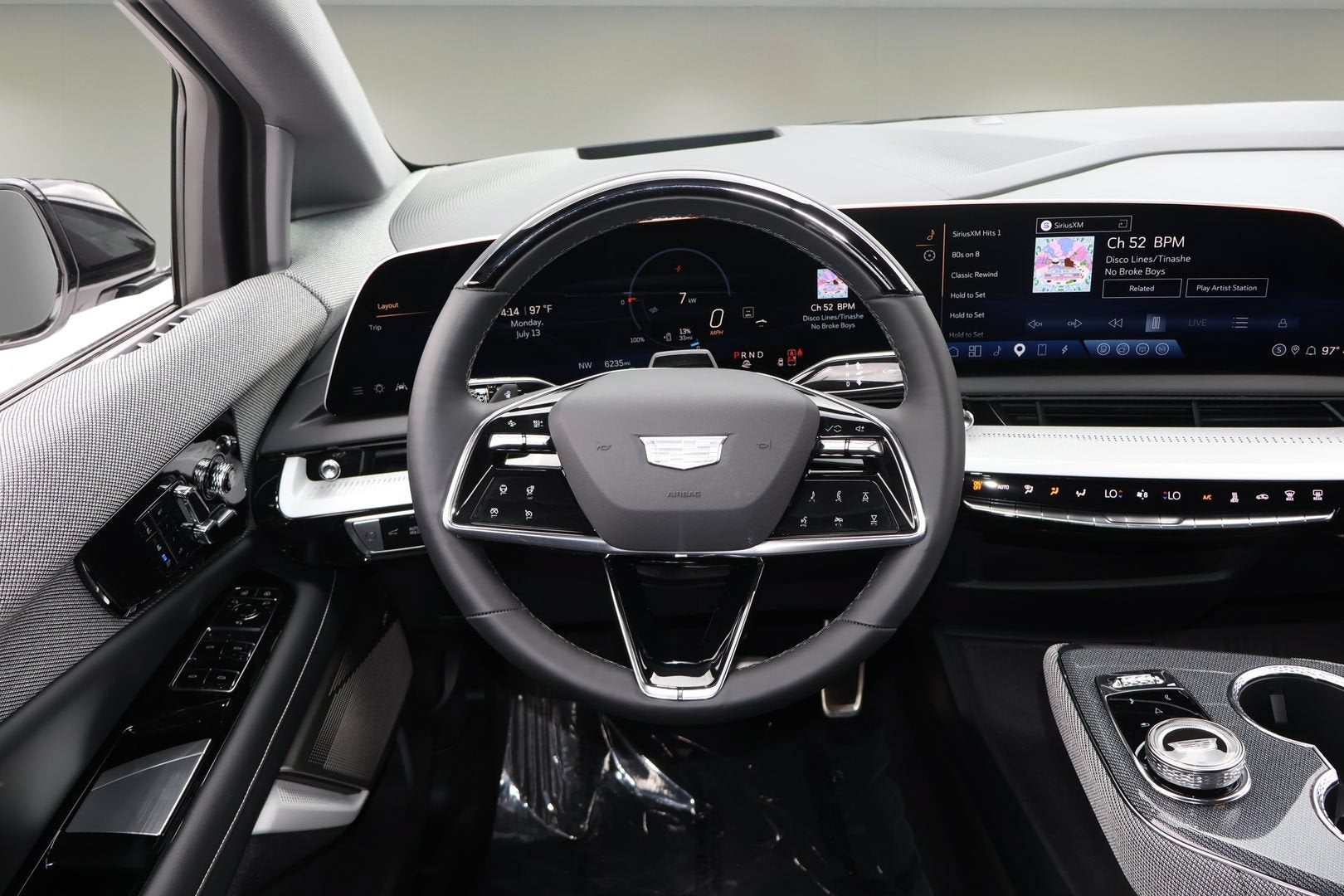 2025 Cadillac OPTIQ Luxury 2