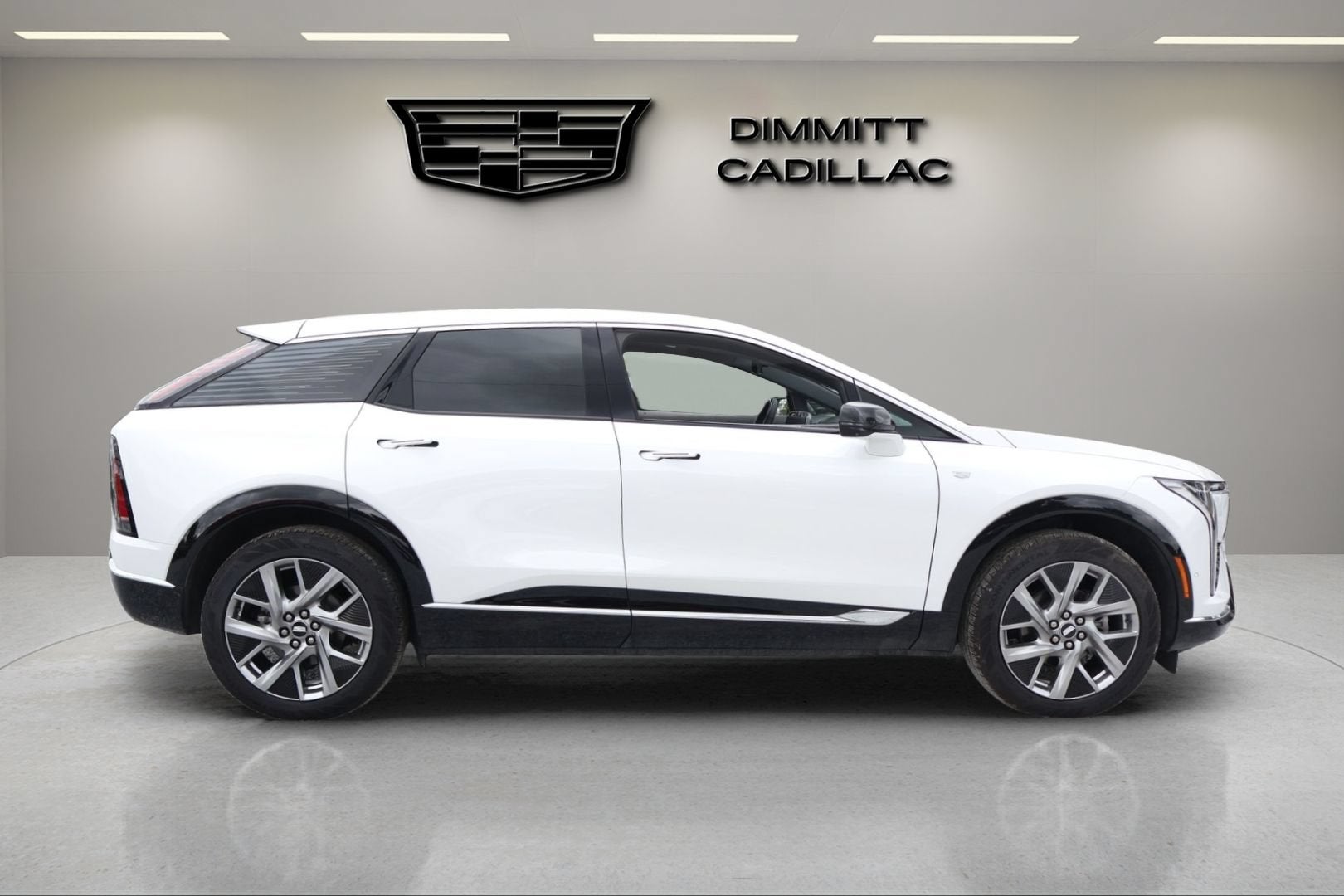 2025 Cadillac OPTIQ Luxury 2