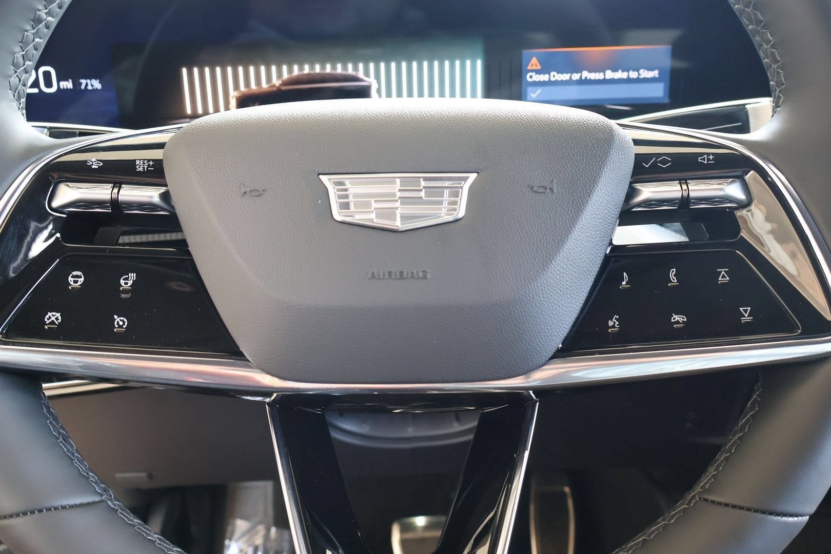 2025 Cadillac OPTIQ Luxury 2