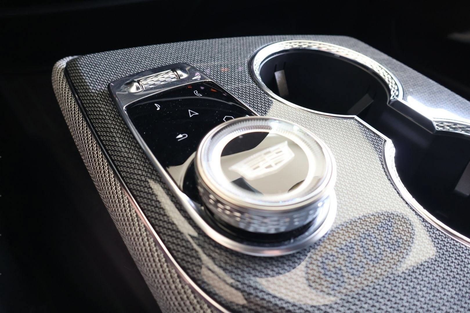 2025 Cadillac OPTIQ Luxury 2