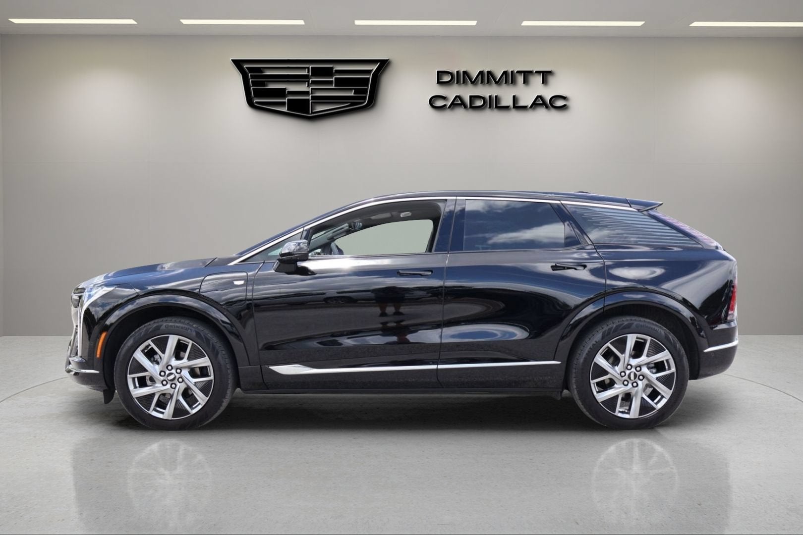 2025 Cadillac OPTIQ Luxury 2