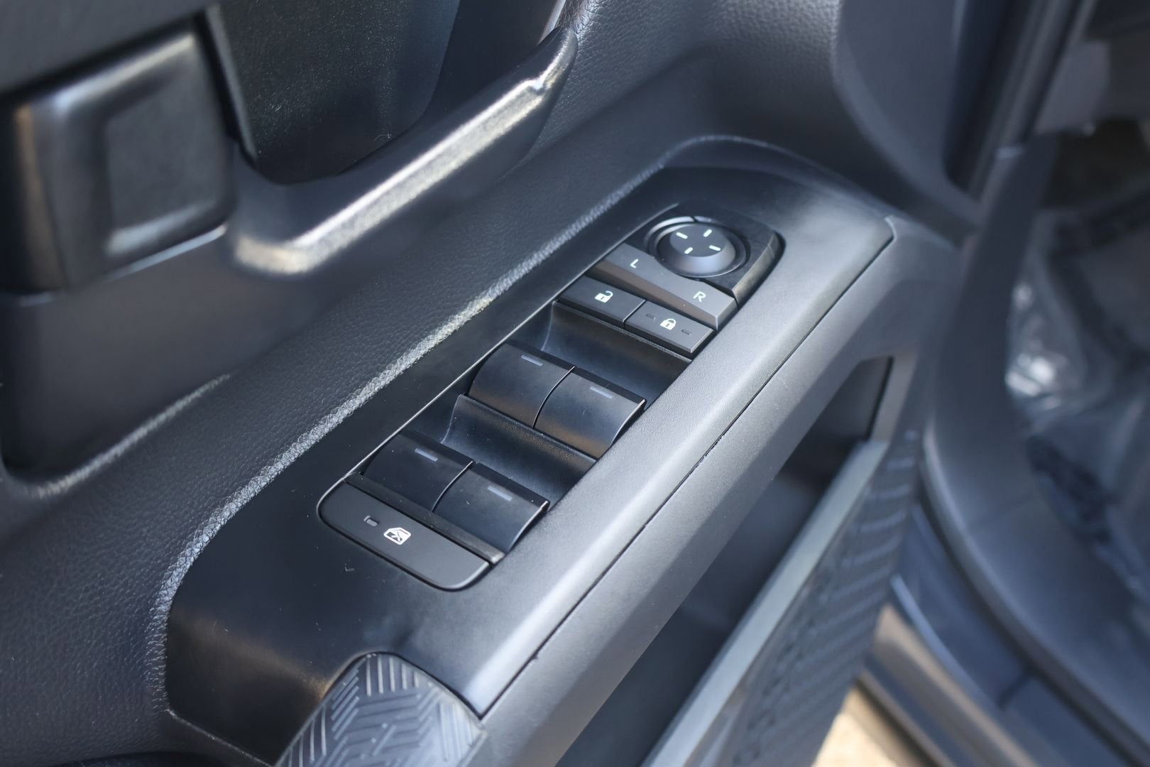 2025 Toyota Tacoma 2WD SR5