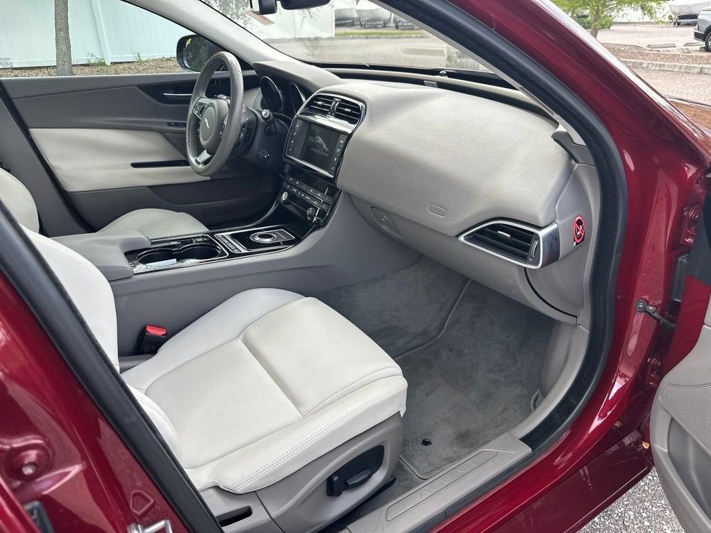 2017 Jaguar XE 25t