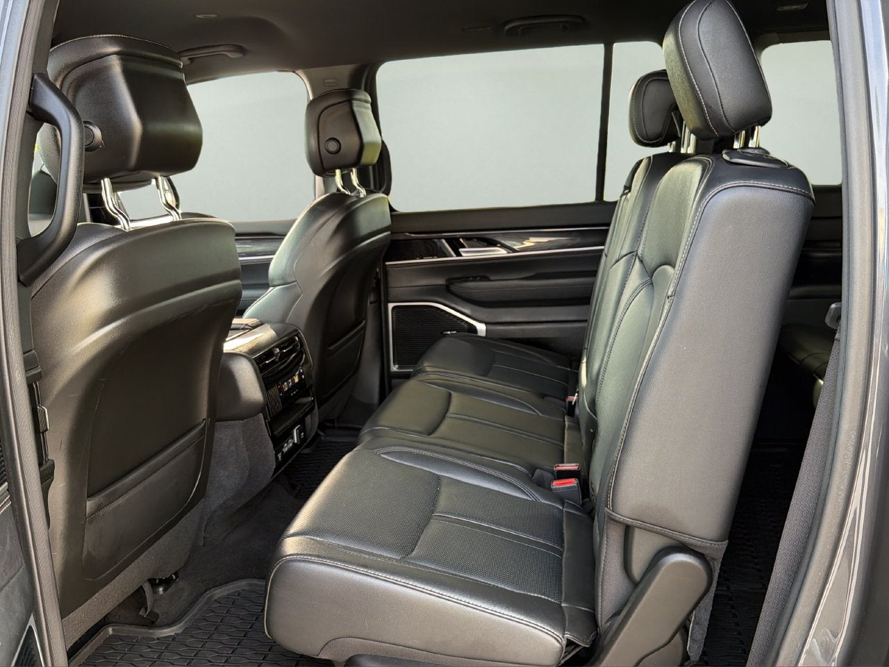 2024 Jeep Wagoneer BASE