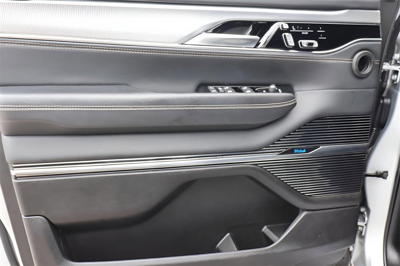 2023 Jeep Grand Wagoneer Base