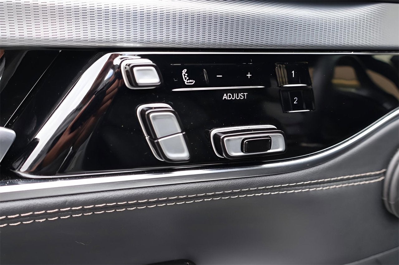 2023 Jeep Grand Wagoneer Base