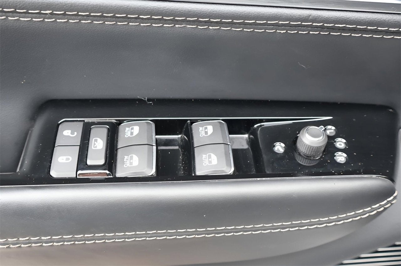 2023 Jeep Grand Wagoneer Base