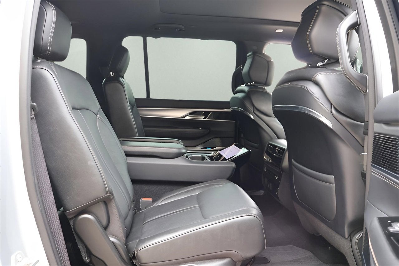 2023 Jeep Grand Wagoneer Base