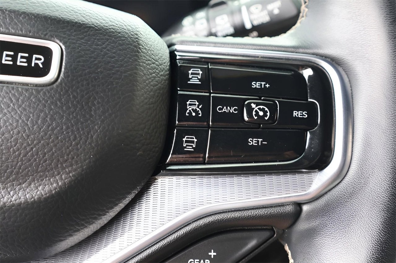 2023 Jeep Grand Wagoneer Base