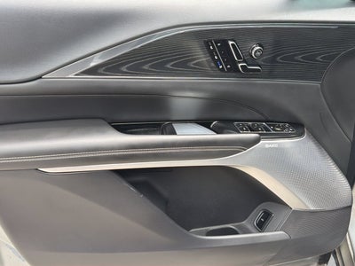 2024 Cadillac LYRIQ Luxury 2