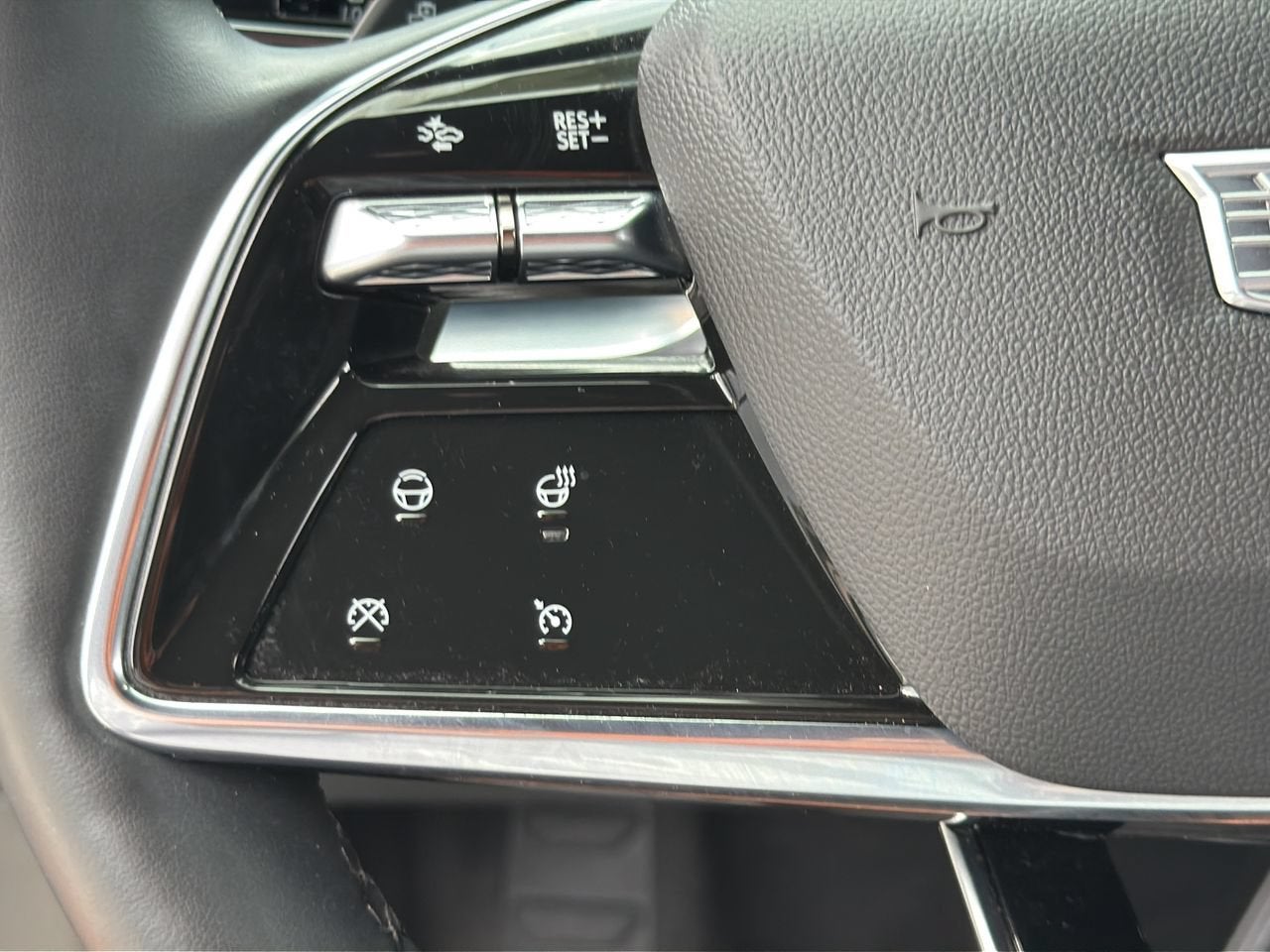 2024 Cadillac LYRIQ Luxury 2