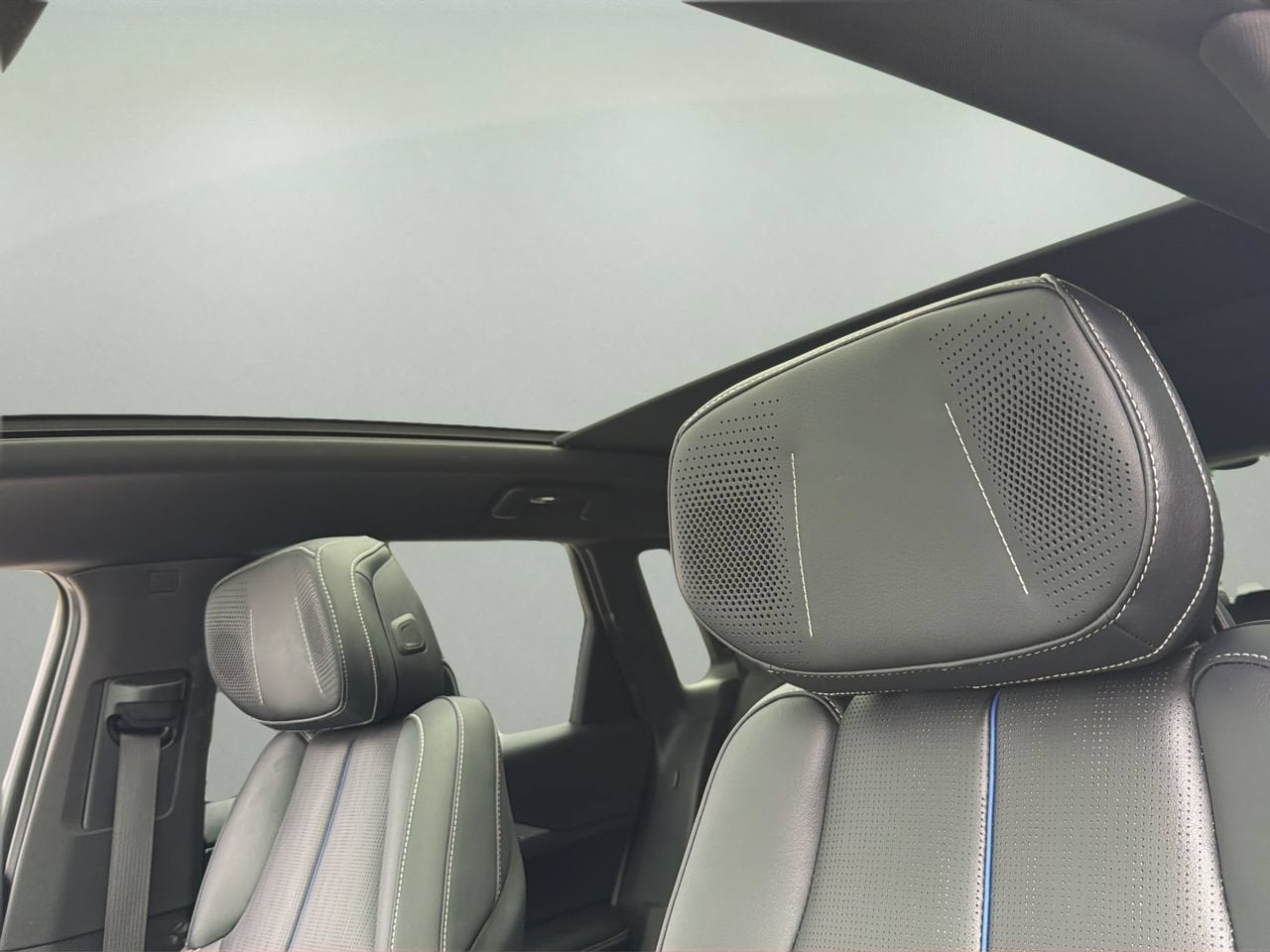 2024 Cadillac LYRIQ Luxury 2