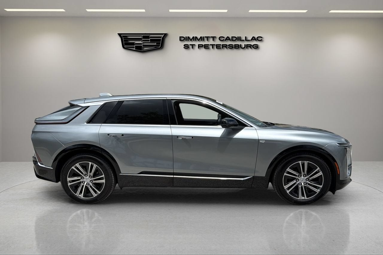 2024 Cadillac LYRIQ Luxury 2