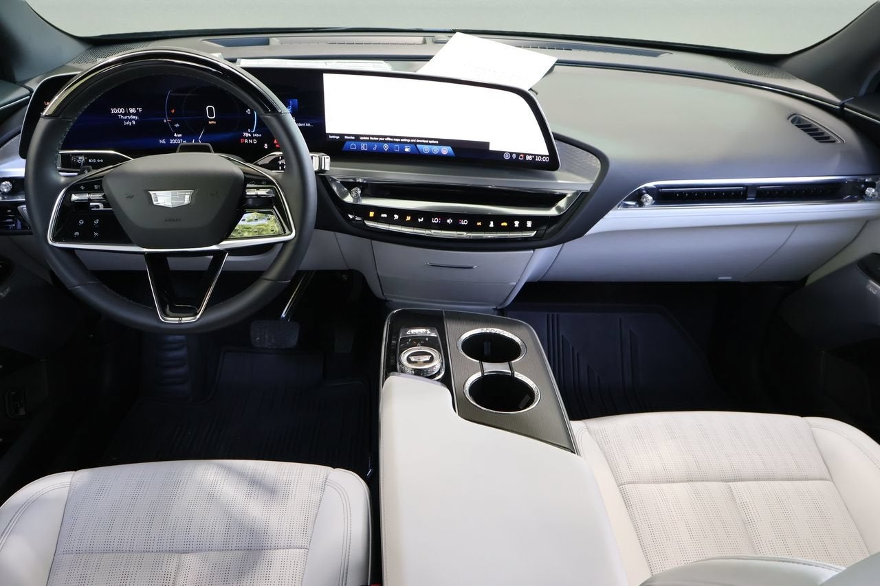 2024 Cadillac LYRIQ Sport 2