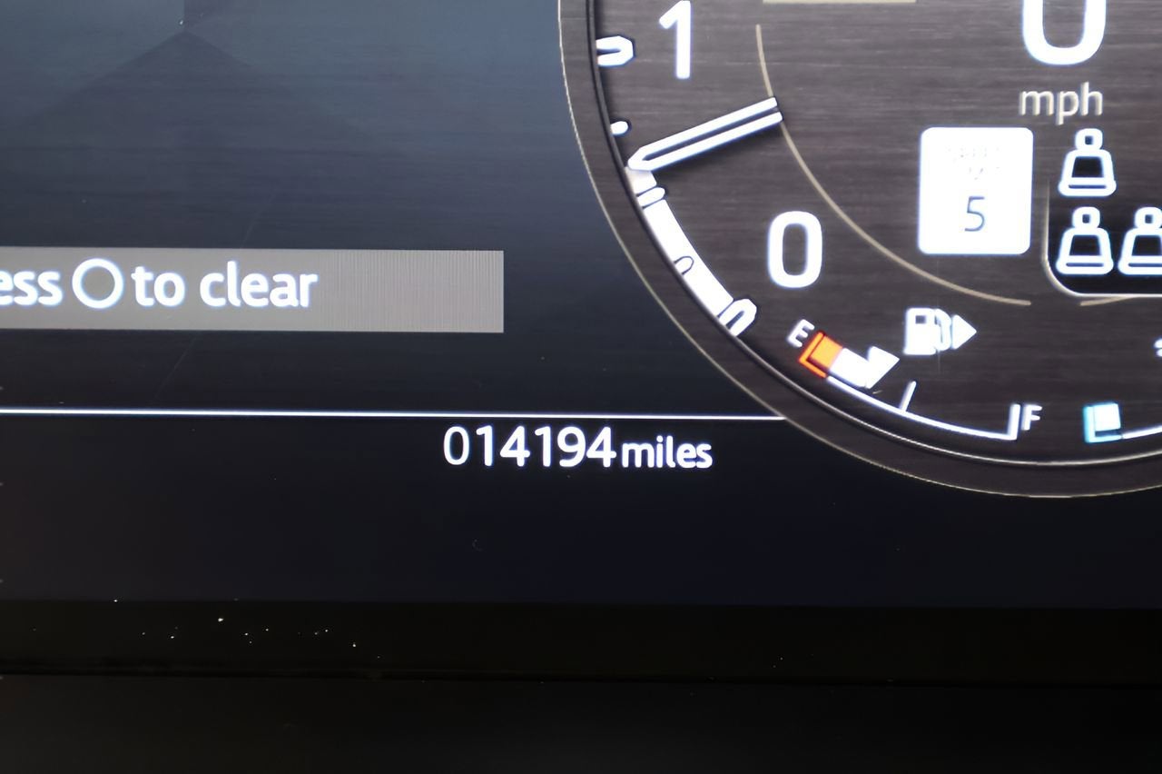 2025 Land Rover Defender V8