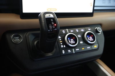 2025 Land Rover Defender V8