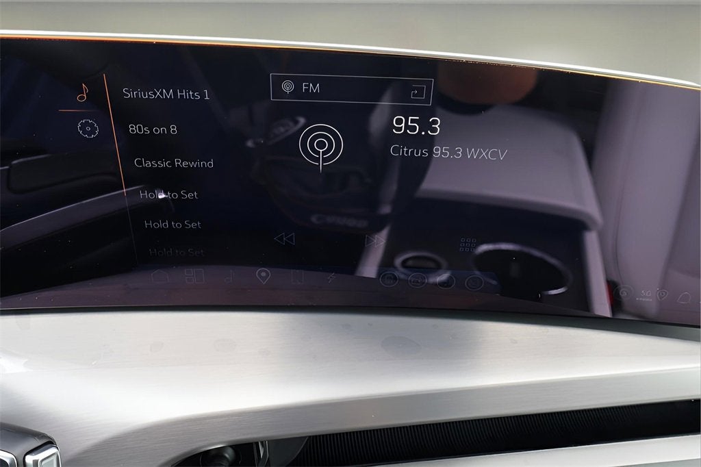 2026 Cadillac VISTIQ Luxury