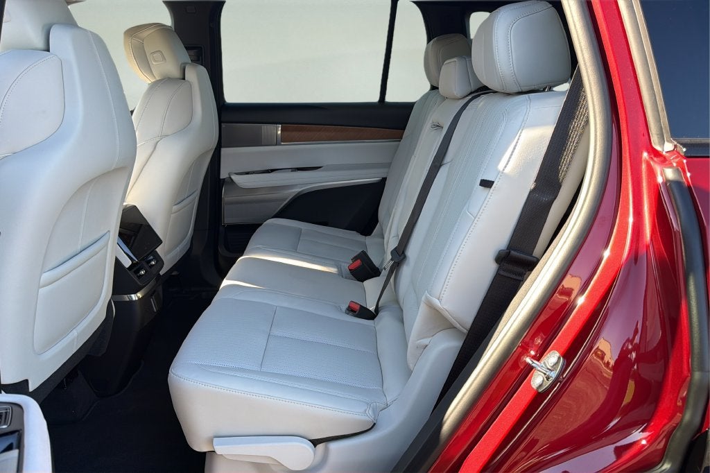 2027 Cadillac VISTIQ Sport
