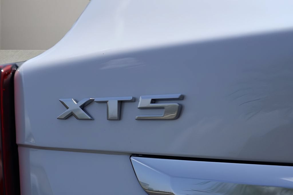 2026 Cadillac XT5 Luxury