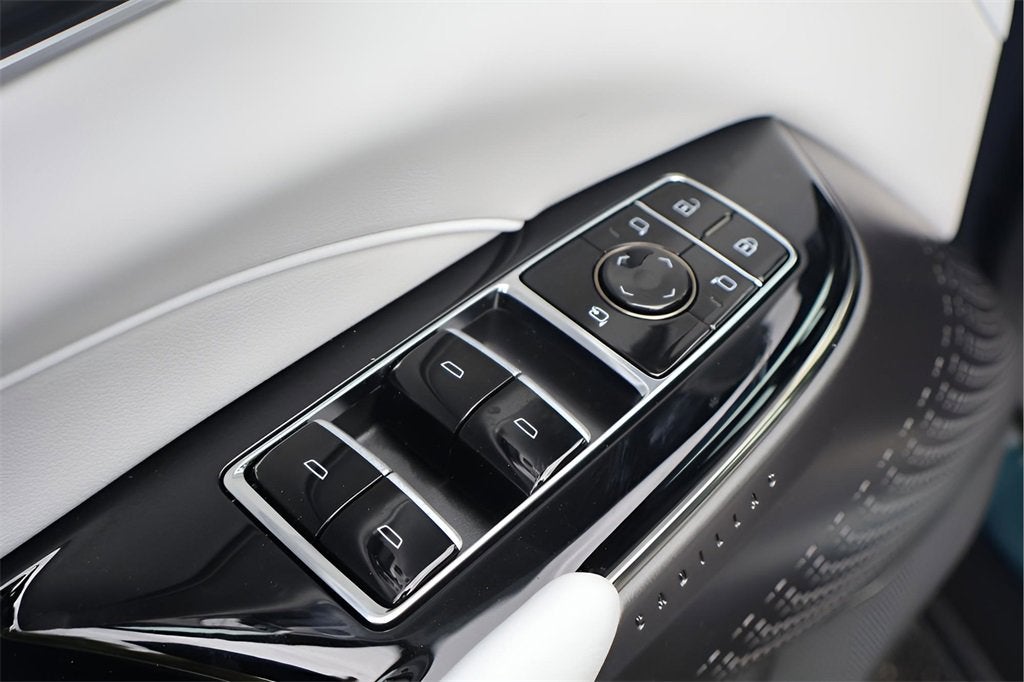 2025 Cadillac LYRIQ Luxury 1