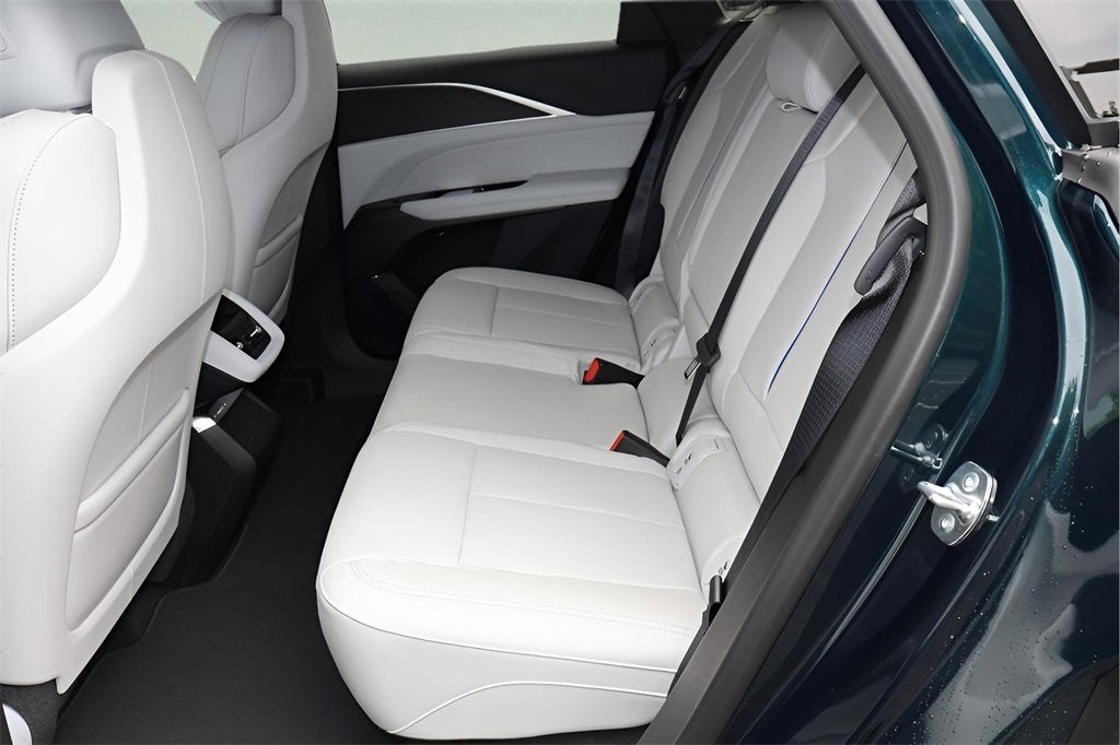 2025 Cadillac LYRIQ Luxury 1