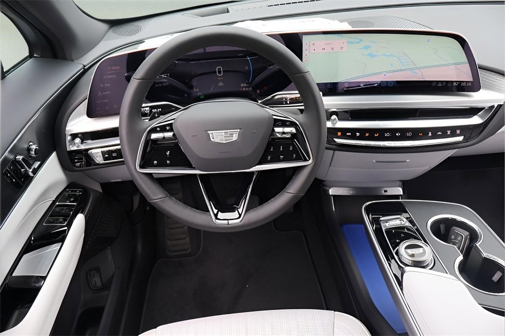 2025 Cadillac LYRIQ Luxury 1