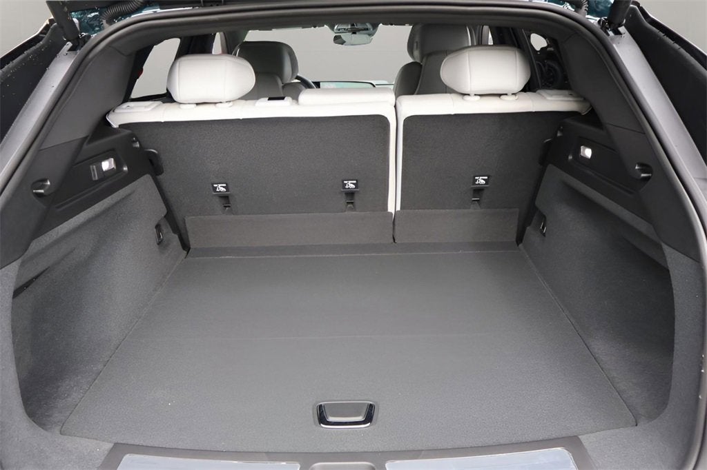 2025 Cadillac LYRIQ Luxury 1